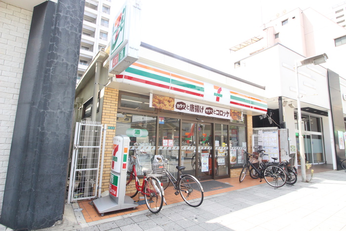 コンビニ　セブンイレブン（コンビニ）まで404m