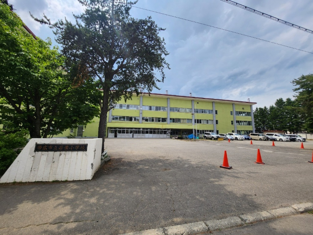 小学校　帯広市立若葉小学校（小学校）まで730m