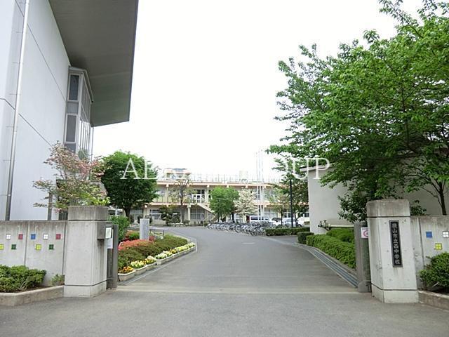 中学校　狭山市立西中学校（中学校）まで878m