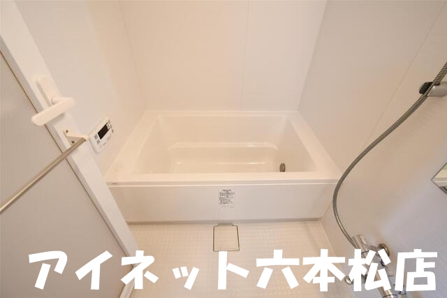 バス・シャワールーム　1日の疲れを流しましょう。
