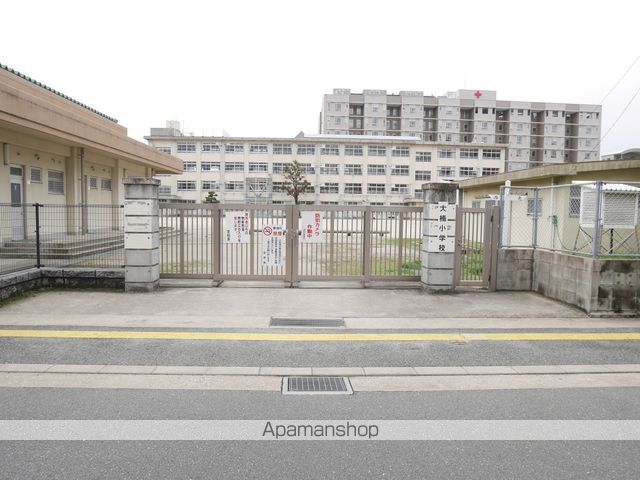 小学校　福岡市立小学校大楠小学校（小学校）まで776m