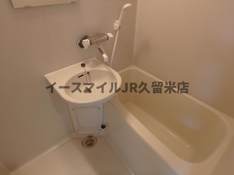バス・シャワールーム　コンパクトで使いやすいお風呂です