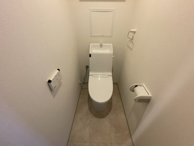 トイレ　別号室参考写真です。