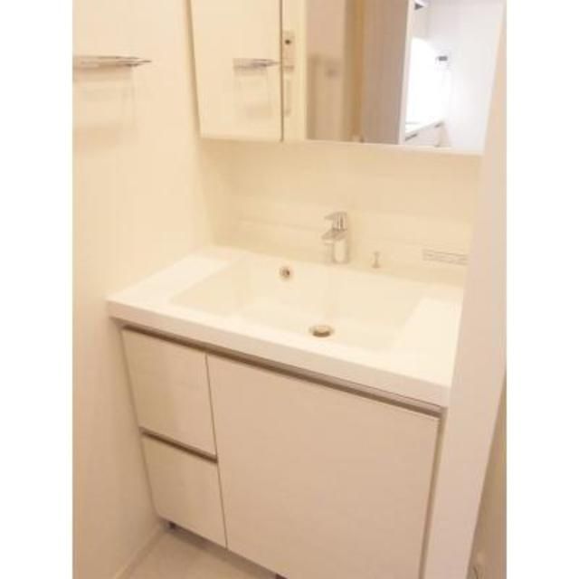 洗面設備　※写真は同タイプ住戸です。