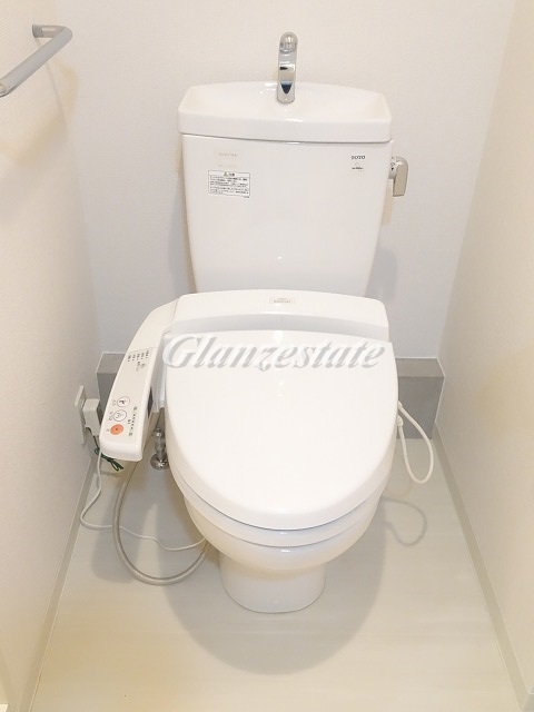 トイレ　☆温水洗浄便座完備のトイレ☆