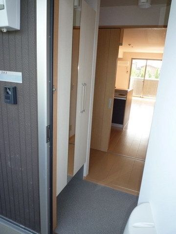 玄関　玄関下駄箱