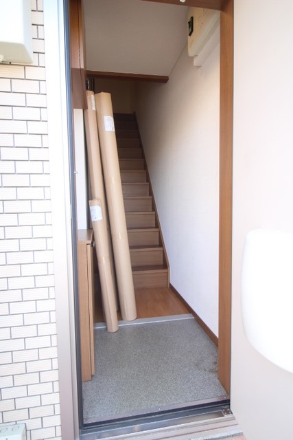 玄関　※写真は他号室です