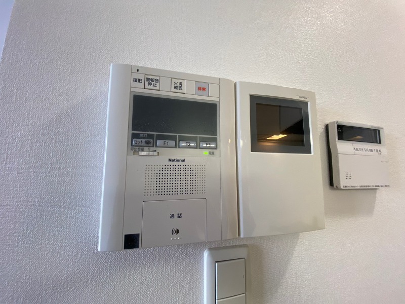 セキュリティ　インターホンは通話ができるので急な訪問があっても安心です。
