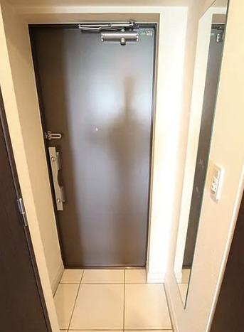 玄関　※別部屋の参考写真です。