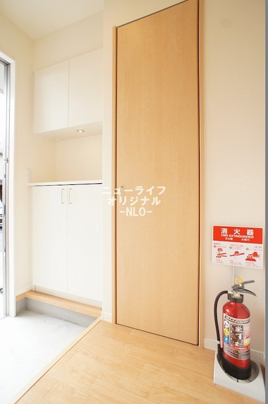 玄関　シューズボックス付きで玄関をすっきり使えます