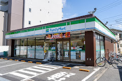 コンビニ　ファミリーマート 練馬光ヶ丘店（コンビニ）まで496m