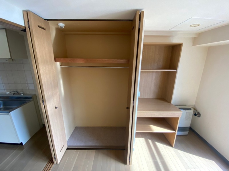 収納　寝室の収納です。部屋がすっきり片付きます。