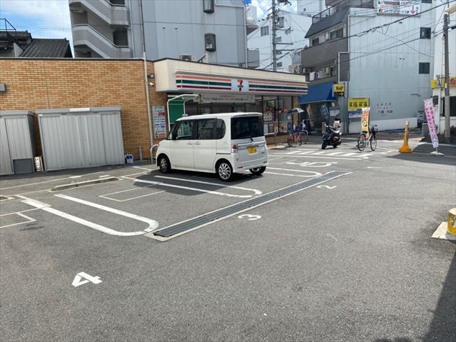 コンビニ　セブンイレブン（コンビニ）まで108m