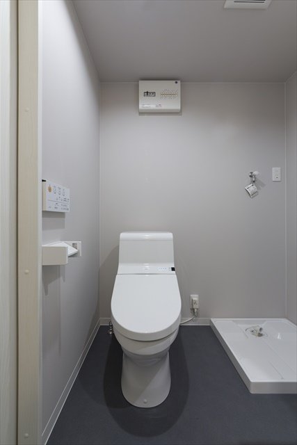 トイレ　温水洗浄便座付きのトイレです♪