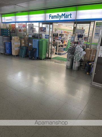 コンビニ　ファミリーマート（コンビニ）まで732m