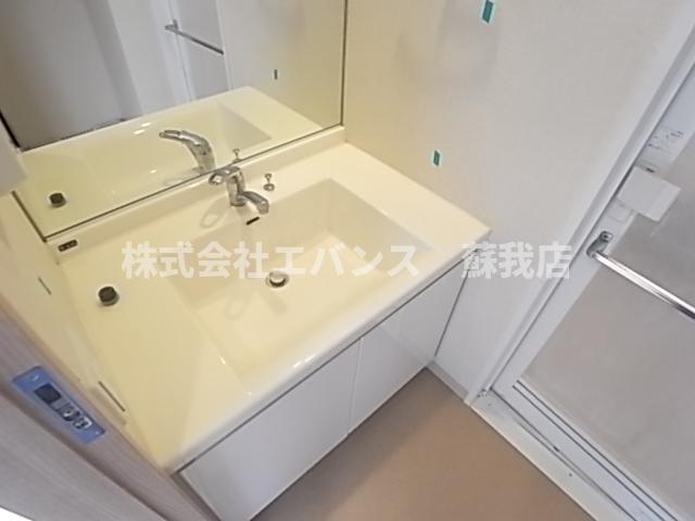 洗面設備　独立洗面台あり、毎朝おしゃれに忙しい女性の方におすすめです