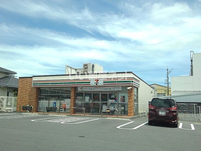 コンビニ　セブンイレブン 四日市京町店（コンビニ）まで623m