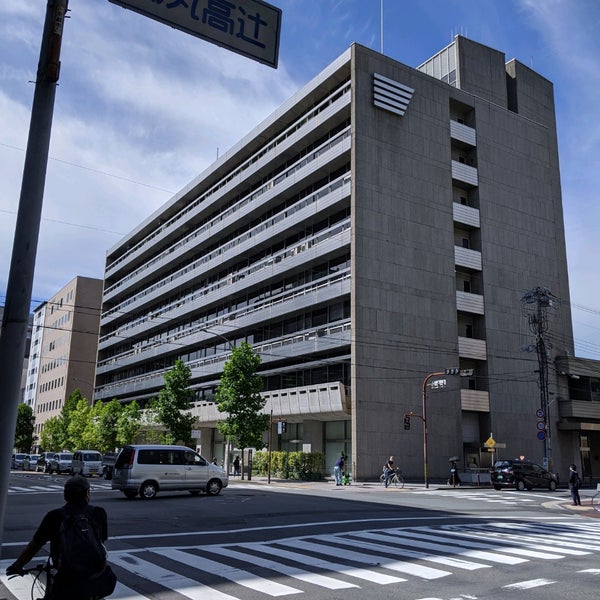 銀行　京都銀行本店（銀行）まで690m