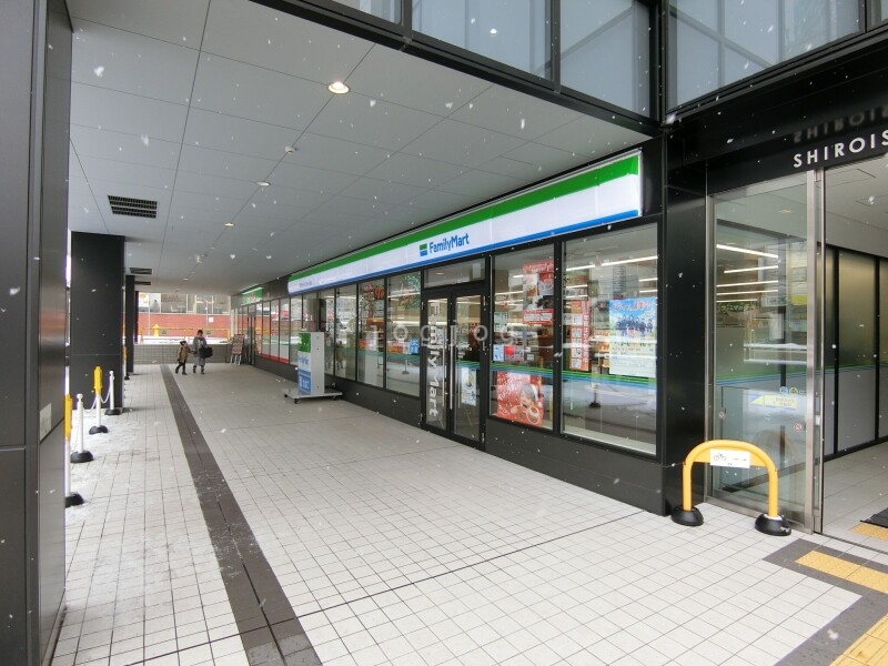 コンビニ　ファミリーマート白石ガーデンプレイス店（コンビニ）まで104m