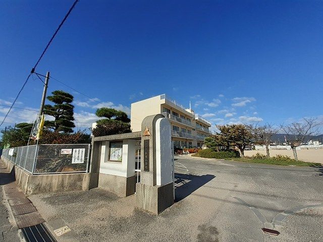 小学校　防府市立新田小学校（小学校）まで796m
