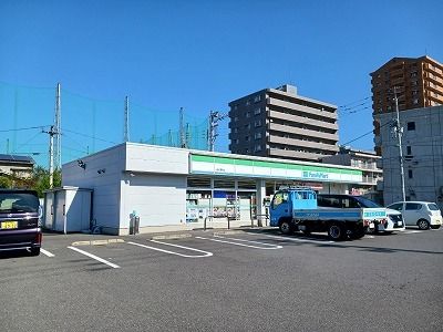 コンビニ　ファミリーマートさん（コンビニ）まで190m