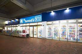ドラックストア　トモズ Emio桜台店（ドラッグストア）まで468m
