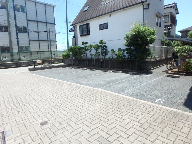 駐車場　駐車場があるので、車を買う予定の方も安心です