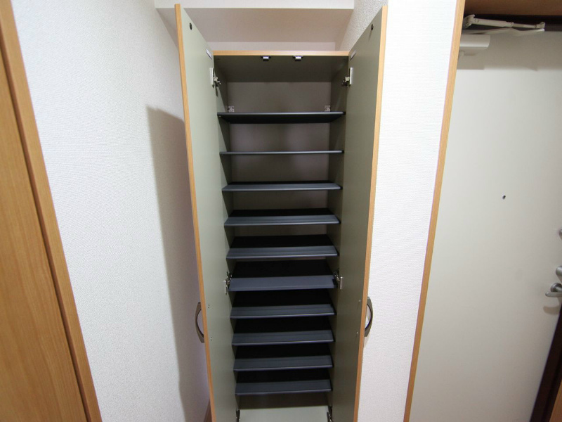 玄関　玄関　シューズボックス付（収納充実してます）