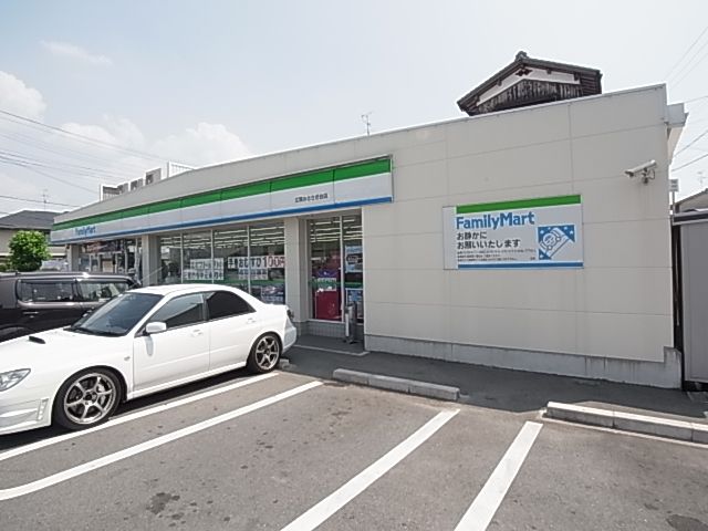 コンビニ　ファミリーマート 広陵みささぎ台店（コンビニ）まで687m