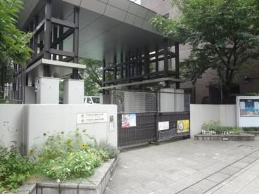 小学校　麹町小学校（小学校）まで302m