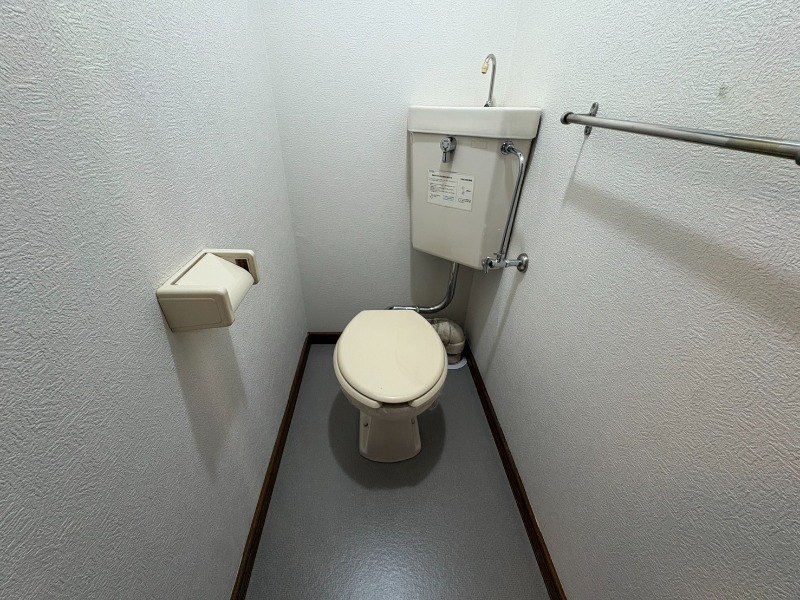 トイレ　こちらはトイレです。清潔感があり、安心して使用できます。