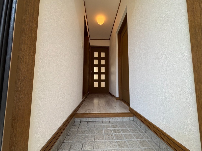 玄関　玄関の様子です。明るい印象ですね。気分もあがりそう。