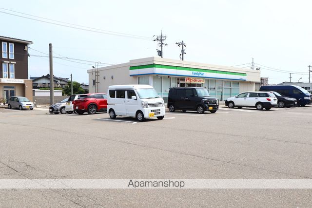 コンビニ　ファミリーマート金沢桜田町店（コンビニ）まで680m