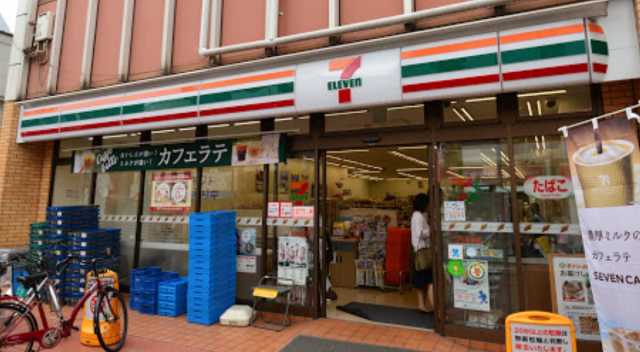 コンビニ　セブンイレブン　新宿大久保通り店（コンビニ）まで206m