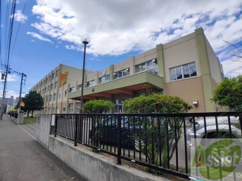 小学校　札幌市立日新小学校（小学校）まで573m