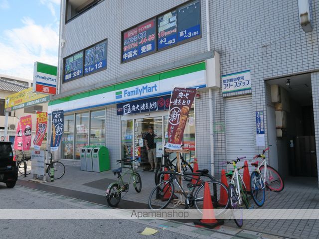 コンビニ　ファミリーマート（コンビニ）まで678m