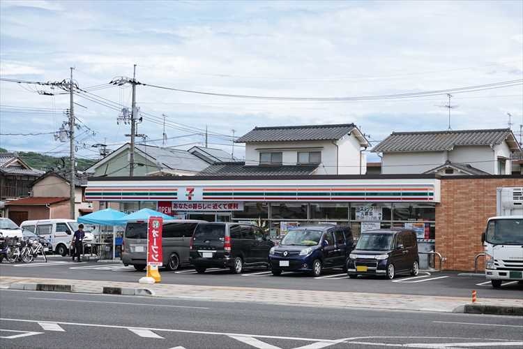 コンビニ　セブンイレブン岡山中央署前店（コンビニ）まで652m