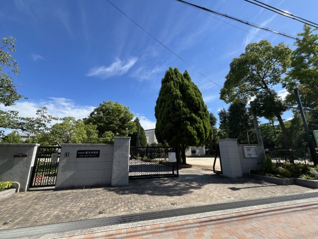 中学校　吹田市立第三中学校（中学校）まで518m