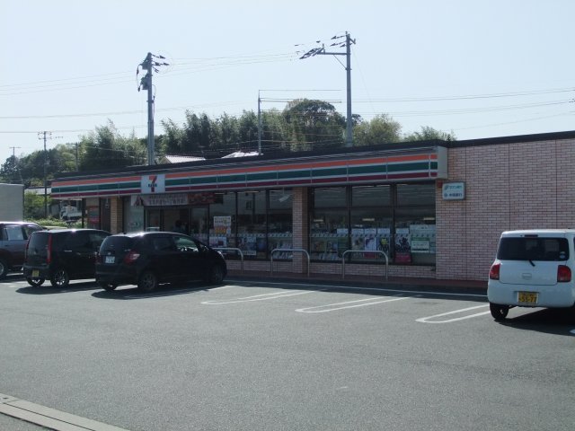 コンビニ　セブン－イレブン　津山高野山西店（コンビニ）まで900m