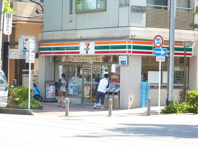 コンビニ　★★セブンイレブン（コンビニ）まで410m