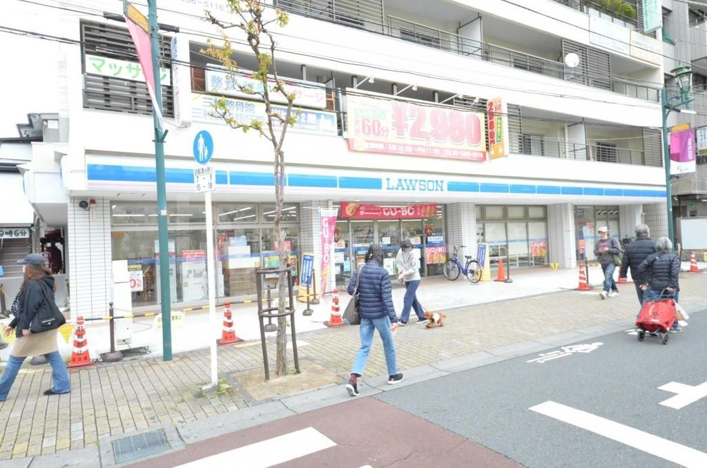 コンビニ　ローソン足立竹ノ塚一丁目店（コンビニ）まで390m