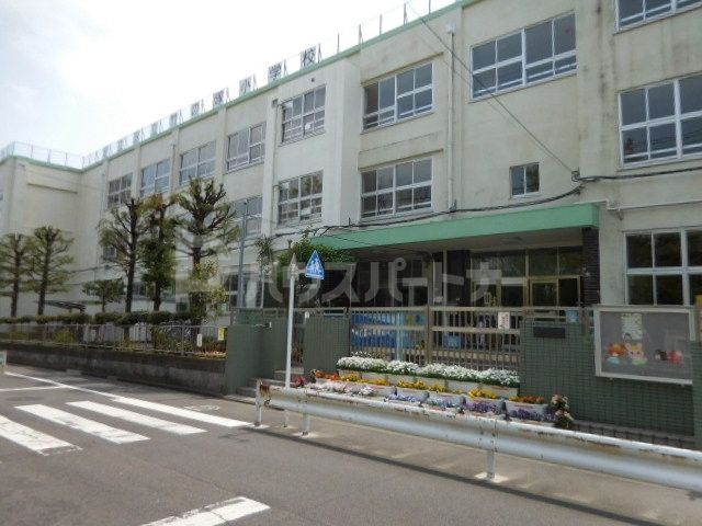 小学校　足立区立竹の塚小学校（小学校）まで210m