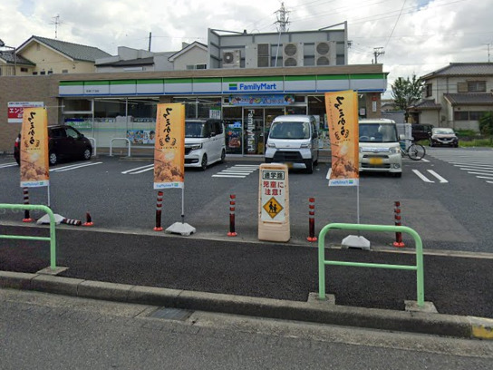 コンビニ　ファミリーマート 吉津二丁目店（コンビニ）まで318m