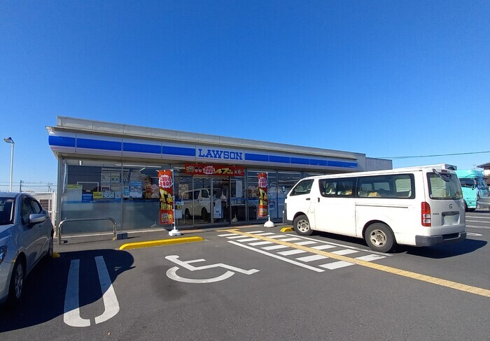 コンビニ　ローソン（コンビニ）まで700m