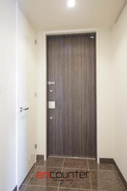 玄関　※同マンション別室参考写真