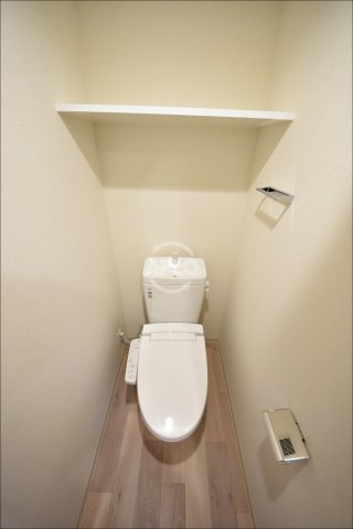 トイレ　プレサンス松屋町ヴェルデス　温水洗浄便座
