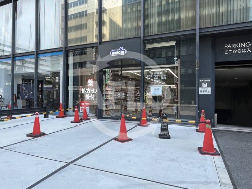 ドラックストア　ウエルシア江坂駅前店（ドラッグストア）まで500m