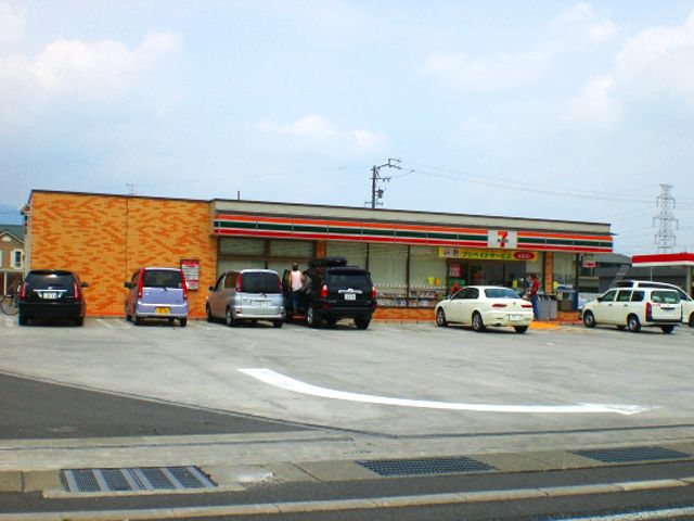 コンビニ　セブンイレブン（コンビニ）まで200m