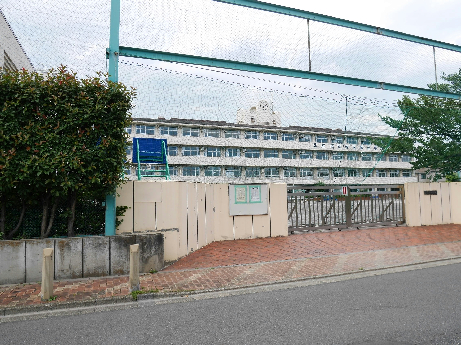 小学校　足立区立舎人第一小学校（小学校）まで712m