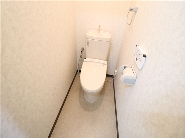 トイレ　温水洗浄便座付き